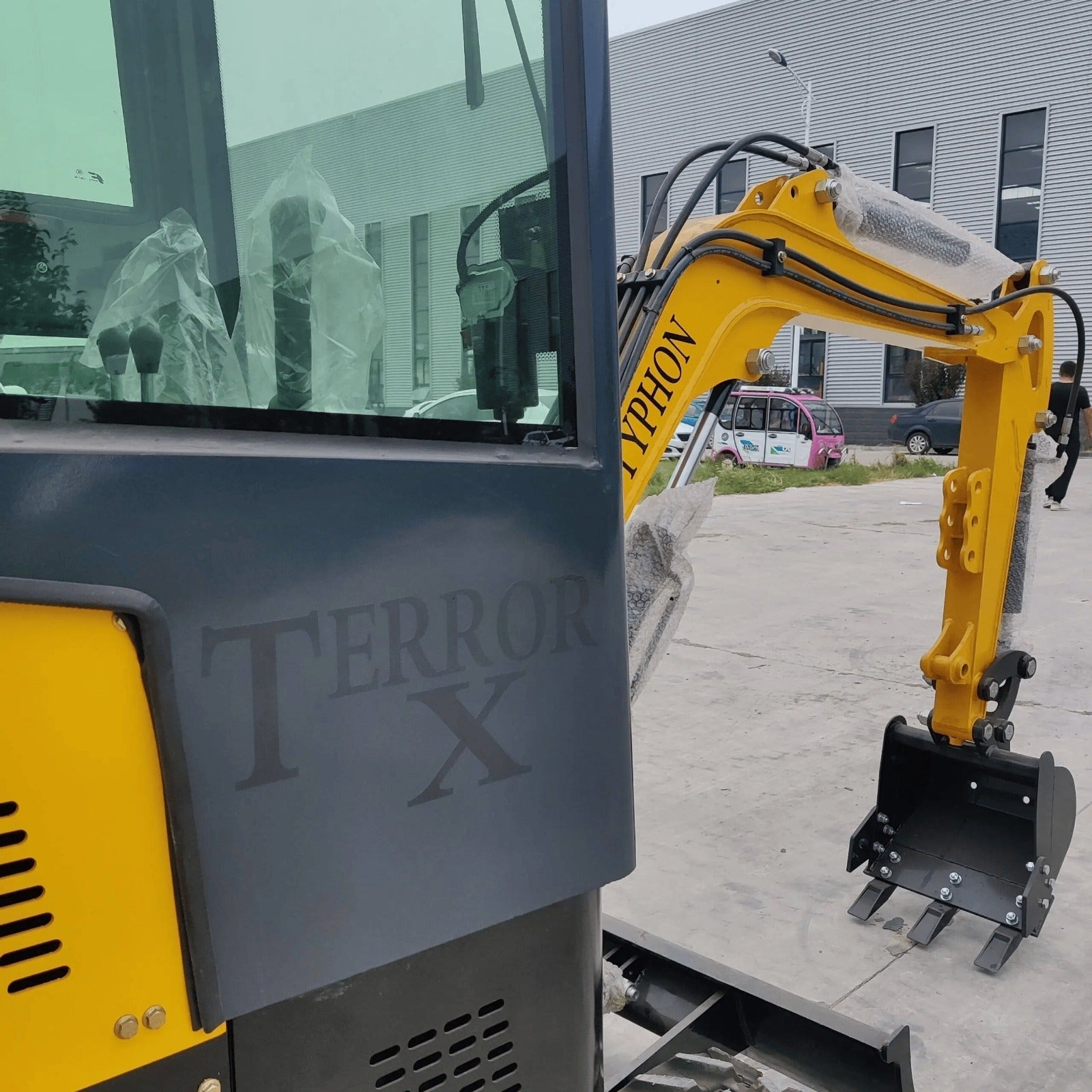 TYPHON Terror X Mini Excavator – 2,500 lb with Cabin